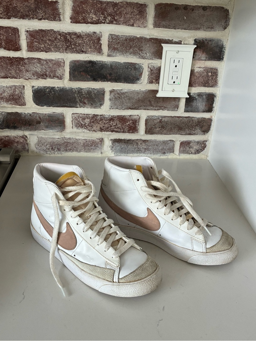 Women's Nike Blazer Mid ‘77 Size 9.5 "White Pink Oxford"